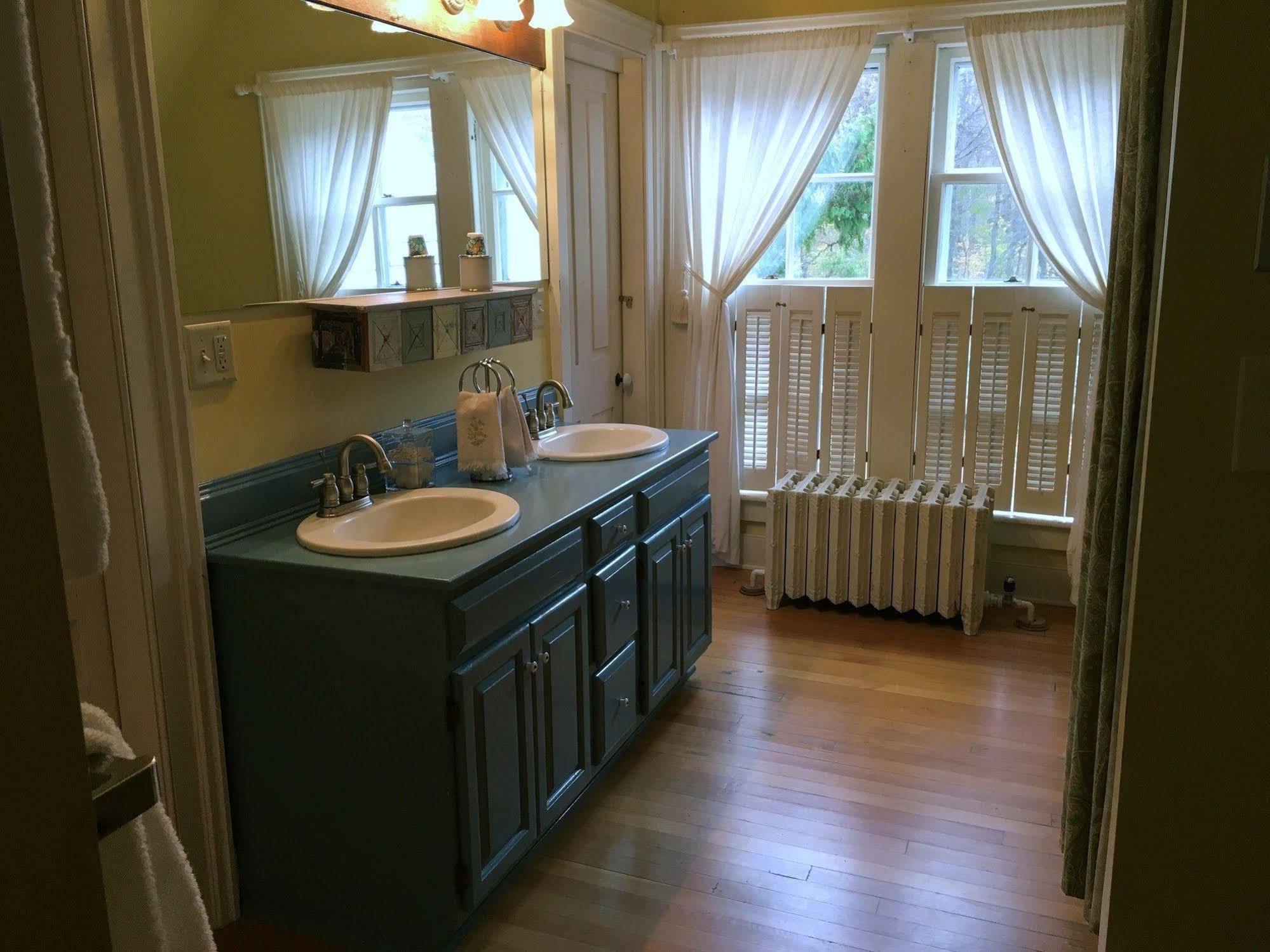 Dreamhouse Country Inn Bristol Екстер'єр фото